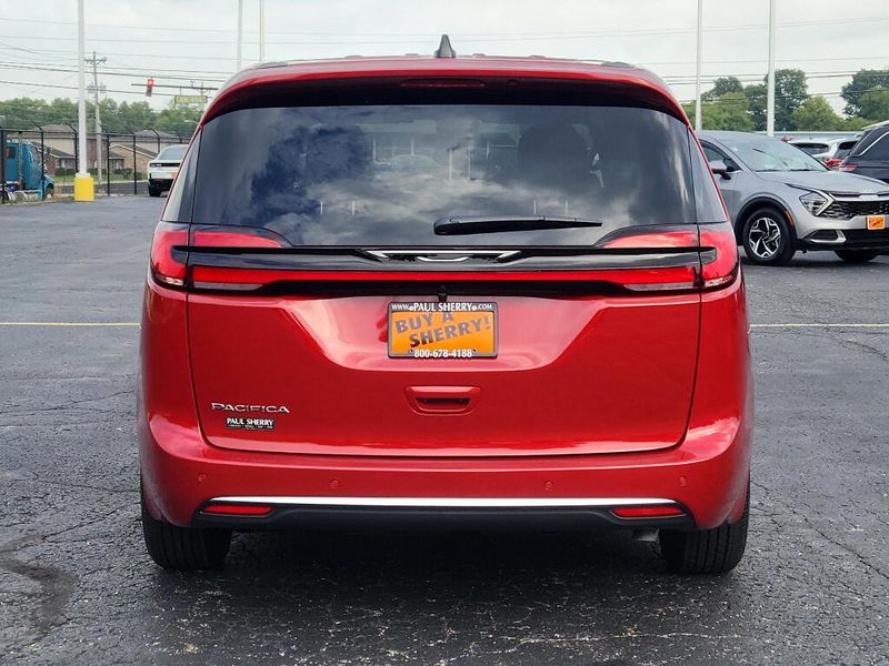 New 2027 Chrysler Pacifica Select