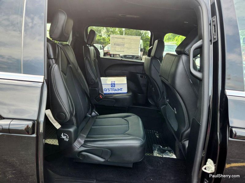 New 2025 Chrysler Voyager LXImage 51