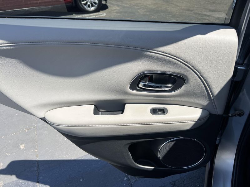 2017 Honda HR-V EX-L NaviImage 17