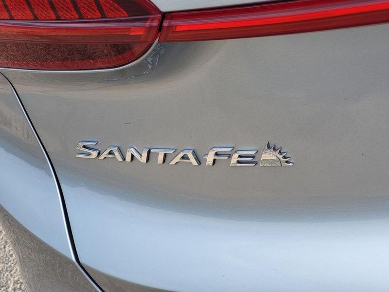 2023 Hyundai Santa Fe SELImage 8