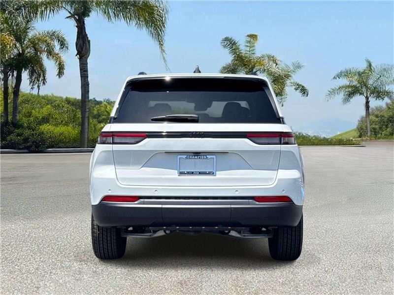 New 2026 Jeep Grand Cherokee Laredo Altitude 4x2