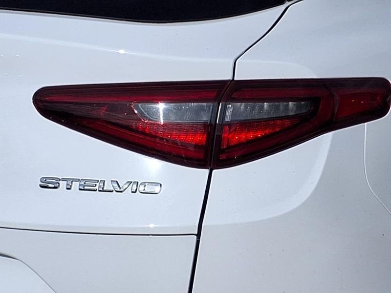 2022 Alfa Romeo Stelvio VeloceImage 12