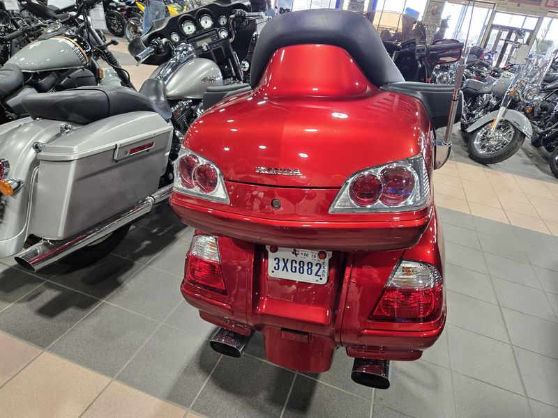 USED 2008 HONDA GOLD WING Image 6