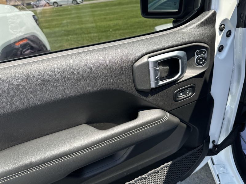 2020 Jeep Gladiator OverlandImage 19