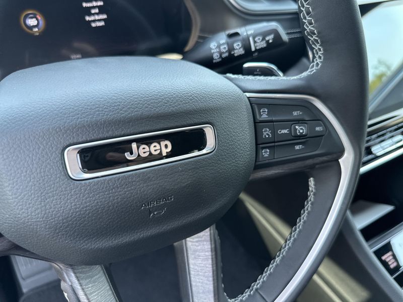 New 2025 Jeep Grand Cherokee L Limited 4x4Image 26