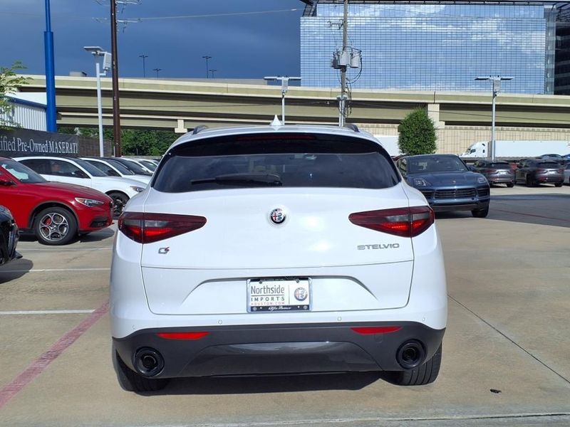 2022 Alfa Romeo Stelvio SprintImage 11