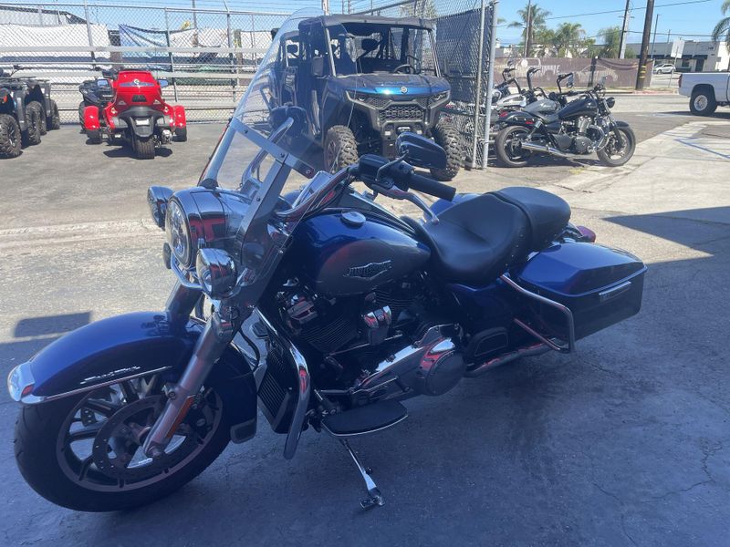 Used 2017 Harley-Davidson ROAD KING Image 10
