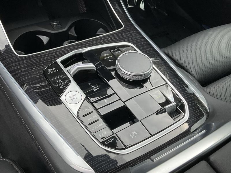2025 BMW X5 xDrive50eImage 26