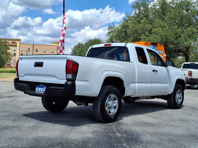 2022 Toyota Tacoma SR photo 15