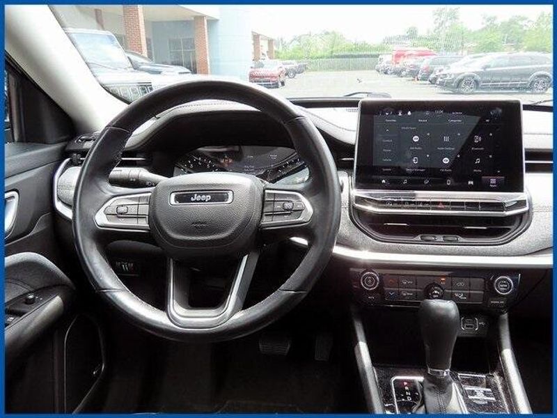 2022 Jeep Compass Latitude LuxImage 11