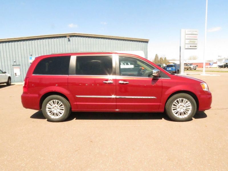 Used 2015 Chrysler Town & Country Touring L 4dr Mini VanImage 1