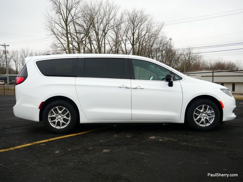 New 2026 Chrysler Voyager Lx