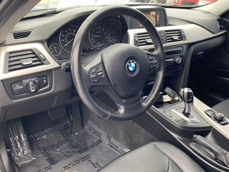 2015 BMW 3 Series 320iImage 16