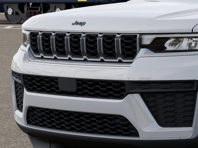 New 2026 Jeep Grand Cherokee Laredo Altitude 4x4