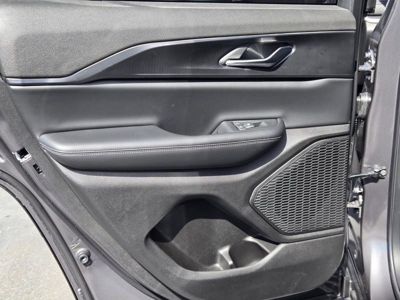 New 2026 Jeep Grand Cherokee Laredo X 4x4