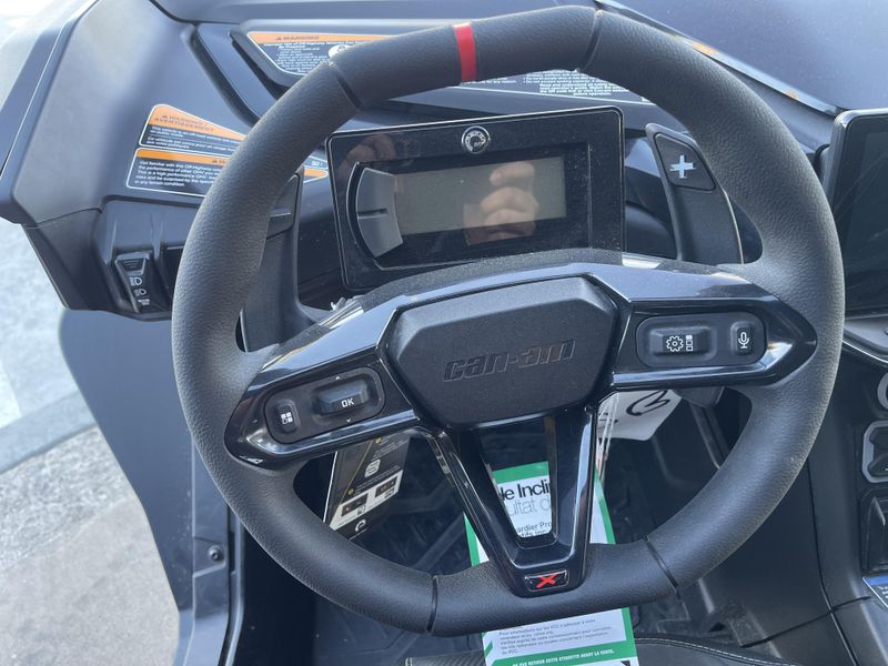 2025 Can-Am MAVERICK R MAX X 999T DCT Image 5
