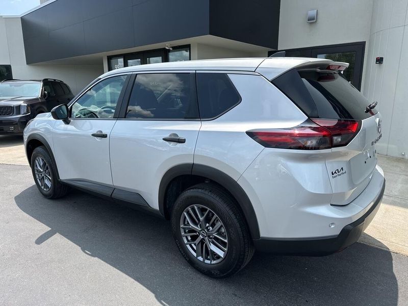 2024 Nissan Rogue SImage 7