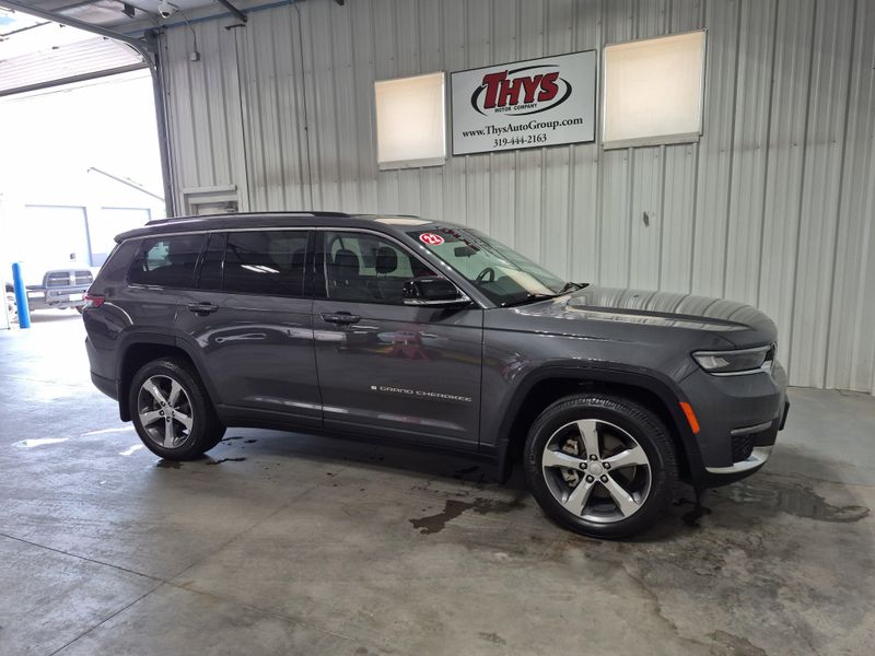 Used 2022 Jeep Grand Cherokee L LimitedImage 2