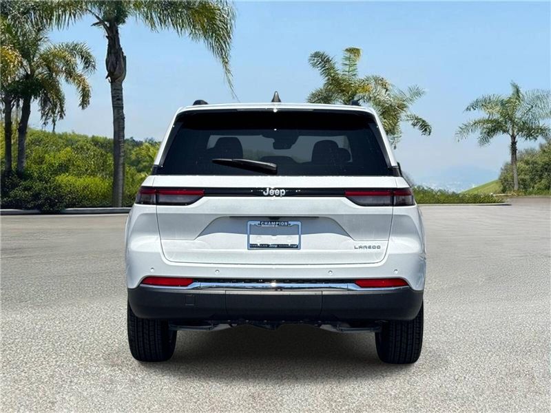 New 2026 Jeep Grand Cherokee Laredo 4x2