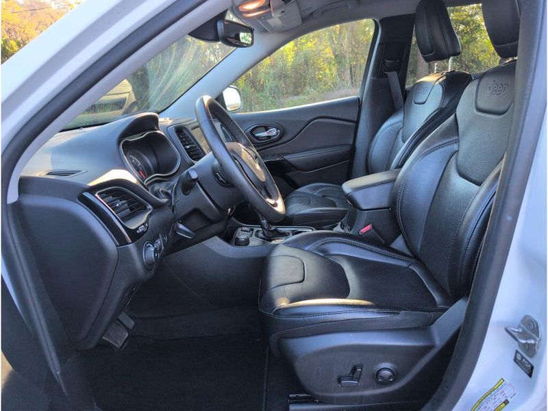 Used 2023 Jeep Cherokee Altitude LuxImage 10