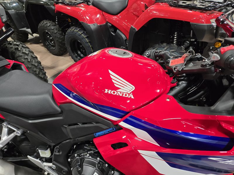 2025 Honda CBR500R ABS GRAND PRIX RED Image 9