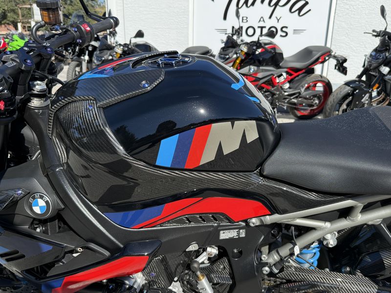 2025 BMW M 1000 R