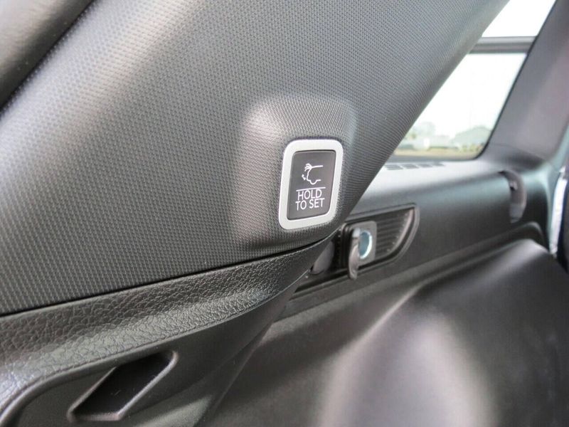 Used 2025 Jeep Grand Cherokee Altitude 4x4 4dr SUVImage 16