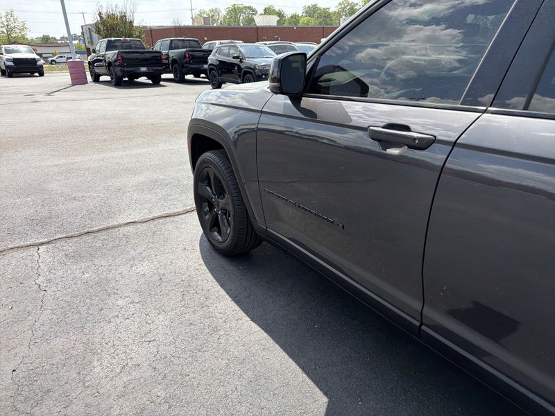 Used 2024 Jeep Grand Cherokee L LimitedImage 12
