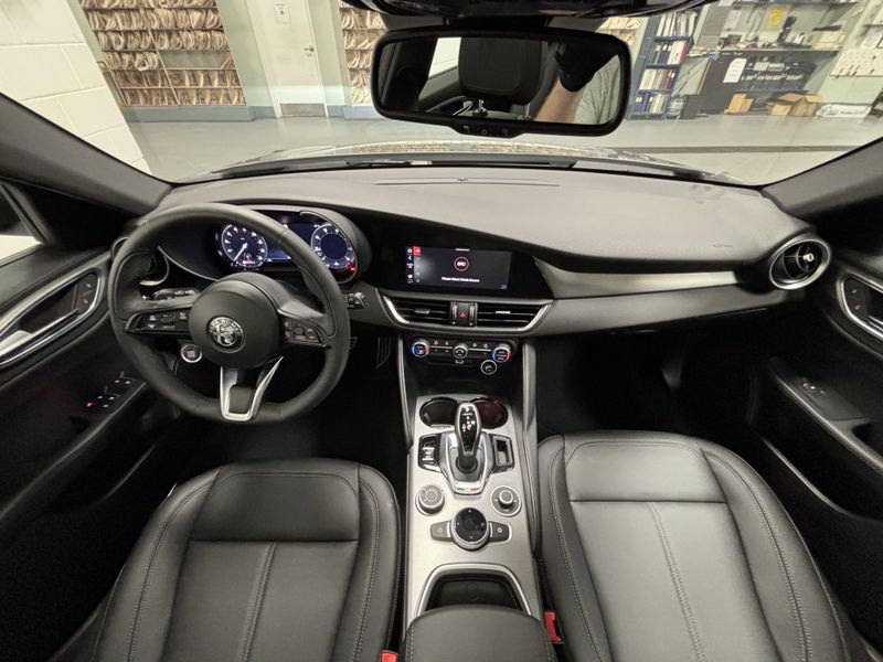 2024 Alfa Romeo Giulia Ti Q4 AWD w/Sunroof/Nav/Activ AsstImage 16