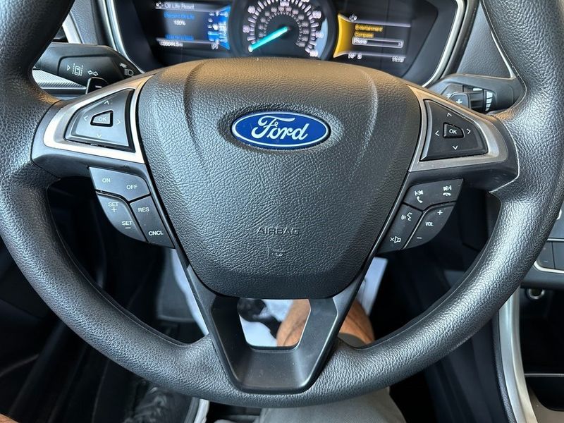 2019 Ford Fusion SEImage 3