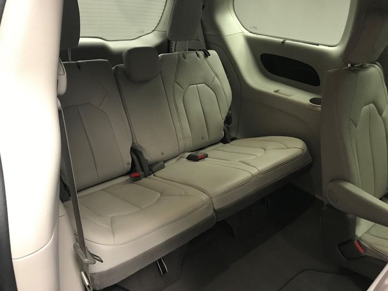 Used 2021 Chrysler Pacifica Touring LImage 21