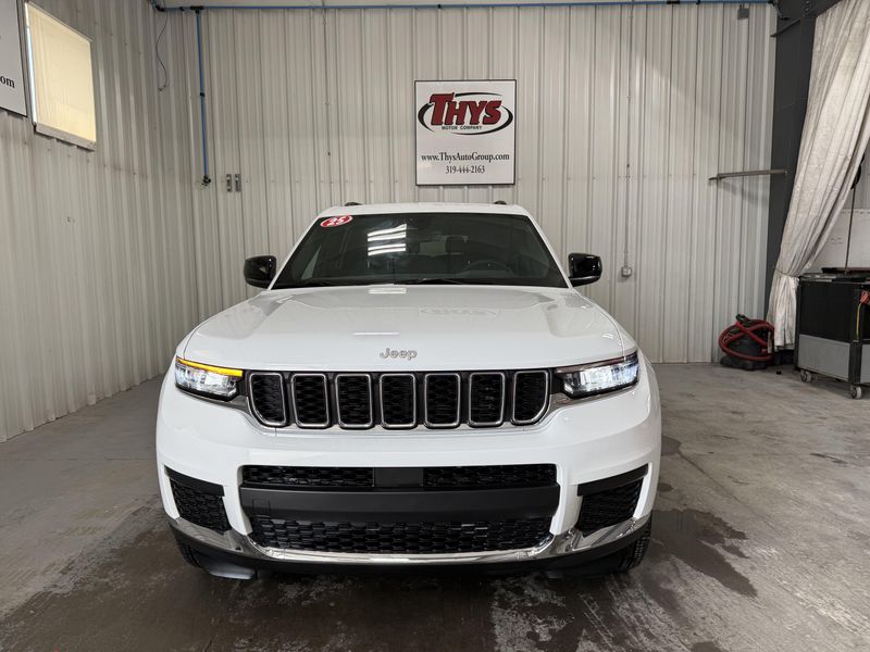 Used 2025 Jeep Grand Cherokee L LaredoImage 16