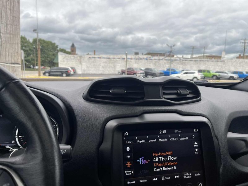 Used 2022 Jeep Renegade Image 14