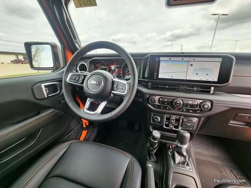 2025 Jeep Wrangler 4-door SaharaImage 29