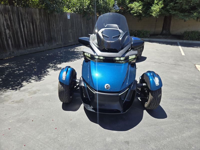 Used 2023 Can-Am SPYDER 1330 LIMITED WITH TRAILER Image 2