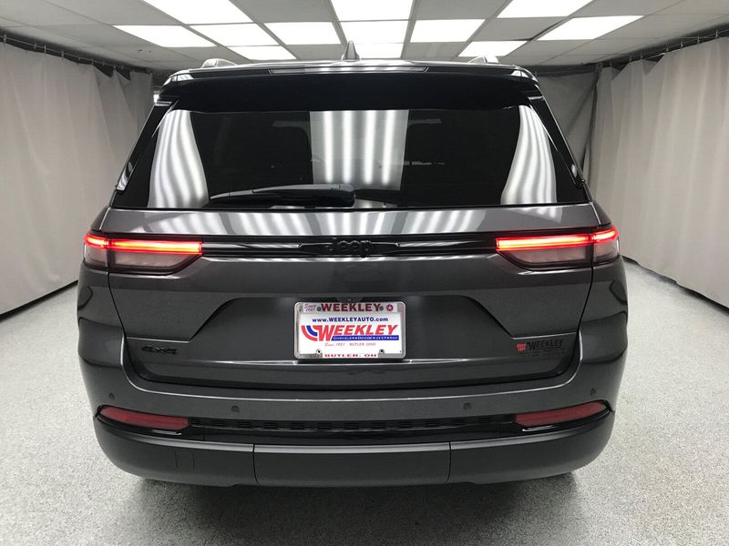 Used 2023 Jeep Grand Cherokee AltitudeImage 11