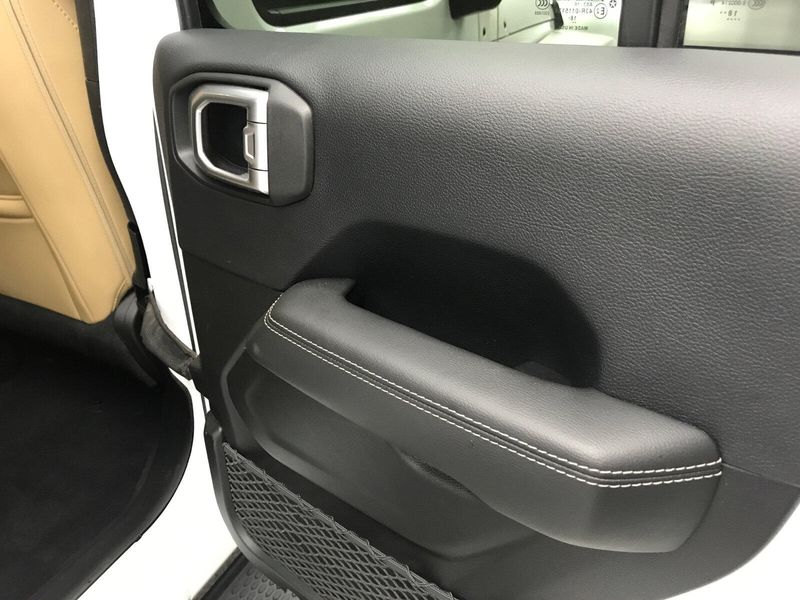 2019 Jeep Wrangler Unlimited SaharaImage 18