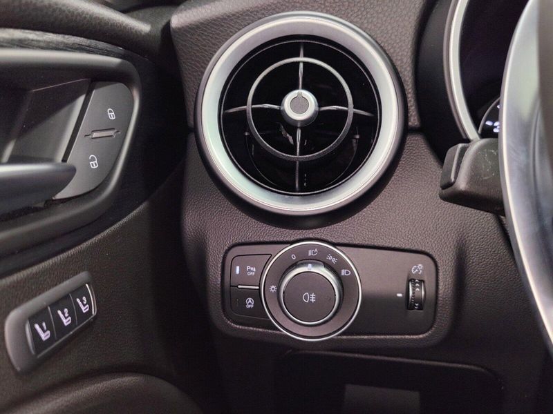 2022 Alfa Romeo Stelvio Sprint AWD w/Sunroof & NavImage 31