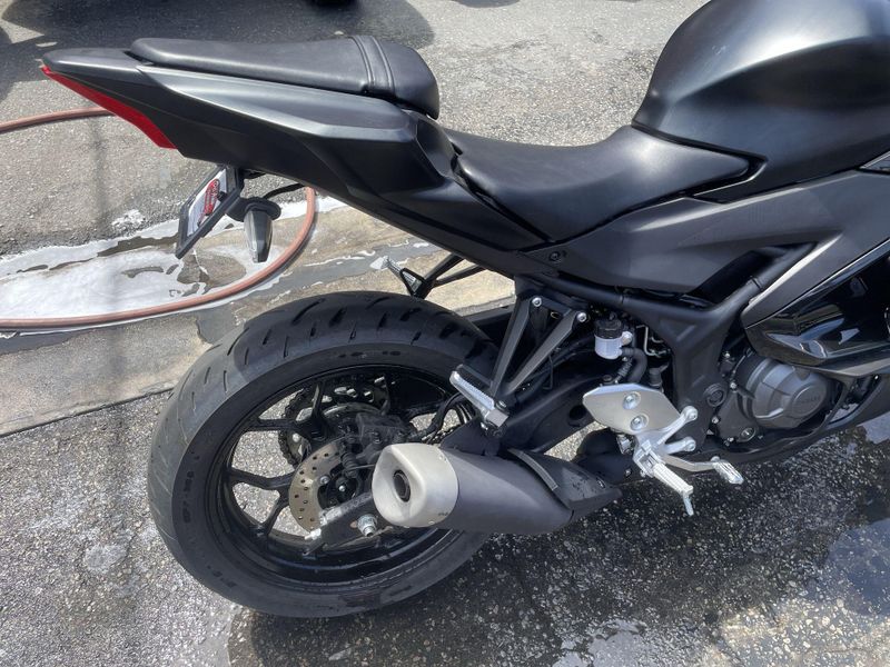Used 2025 Yamaha YZF-R3 ABS Image 12