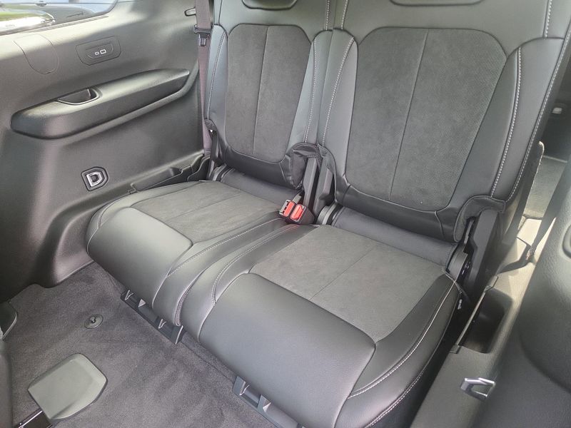 2025 Jeep Grand Cherokee Altitude photo 8