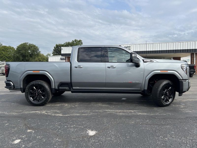 2026 Gmc Sierra HD AT4 photo 4