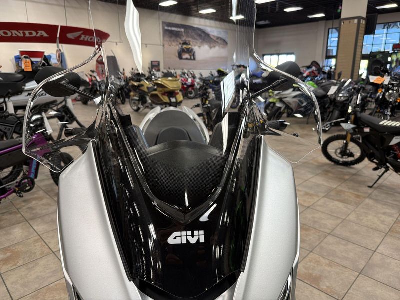 Used 2024 Suzuki Burgman 400 Image 27