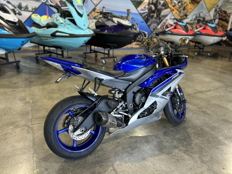 Used 2015 Yamaha YZF-R6 Image 4