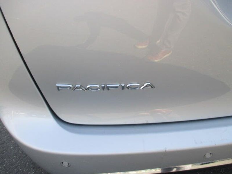 2023 Chrysler Pacifica Touring LImage 11