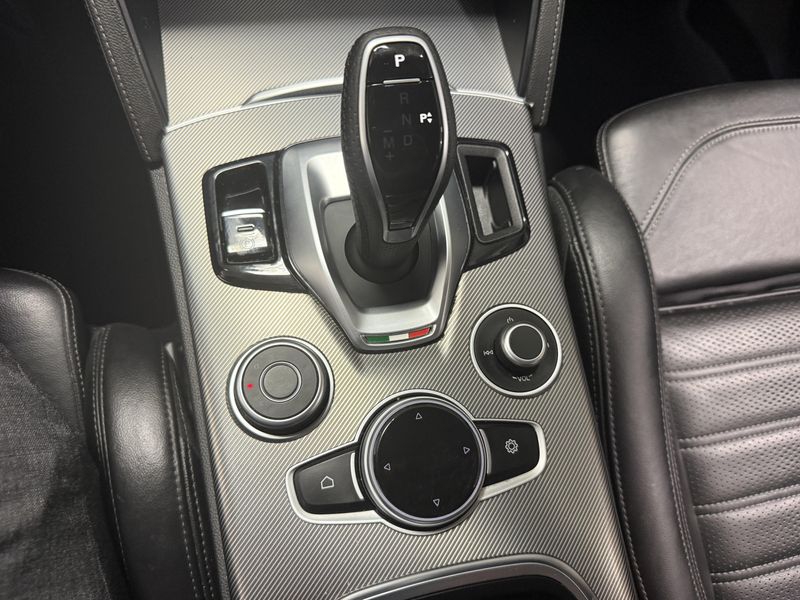 Used 2023 Alfa Romeo Stelvio VeloceImage 21