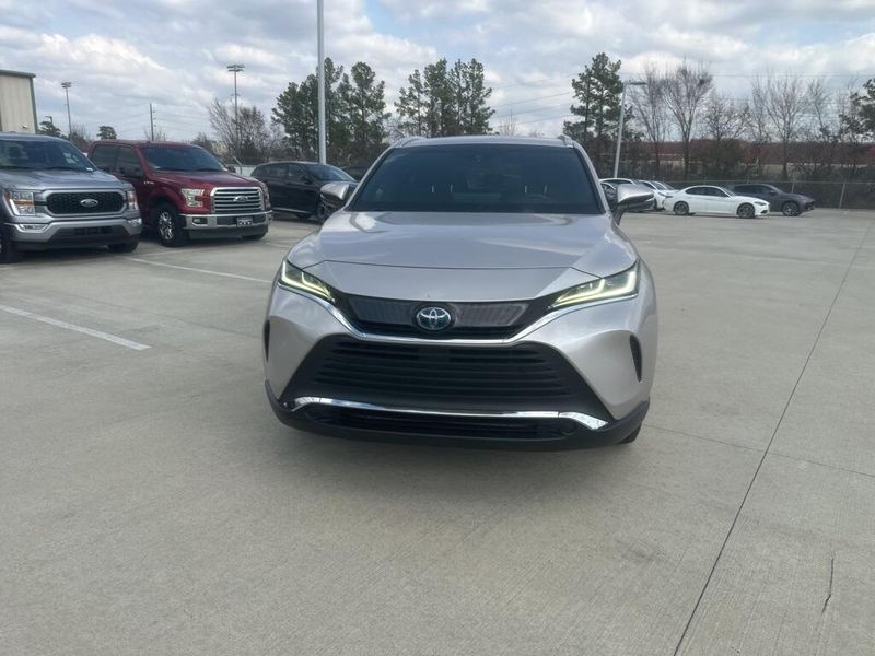 Used 2022 Toyota Venza XLEImage 2