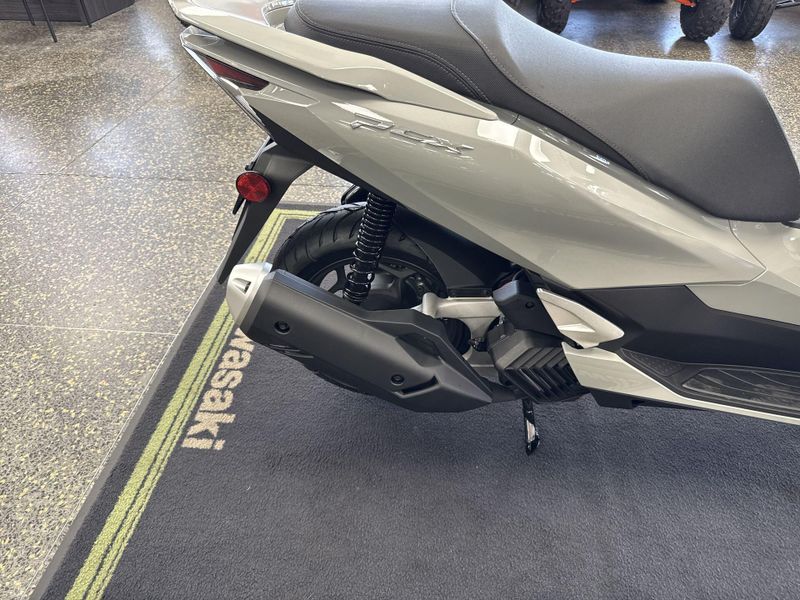 New 2026 Honda PCX ABS Image 14