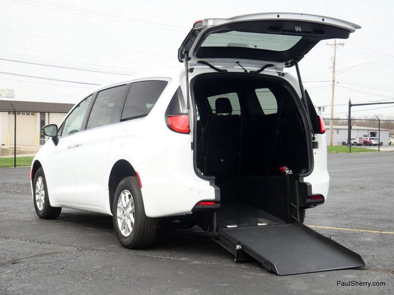 New 2026 Chrysler Voyager Lx