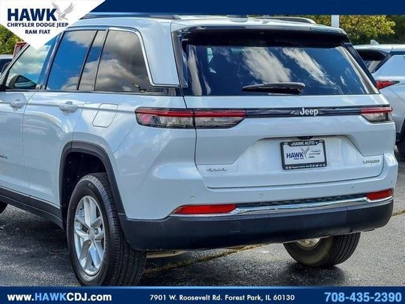 2024 Jeep Grand Cherokee Laredo X photo 2