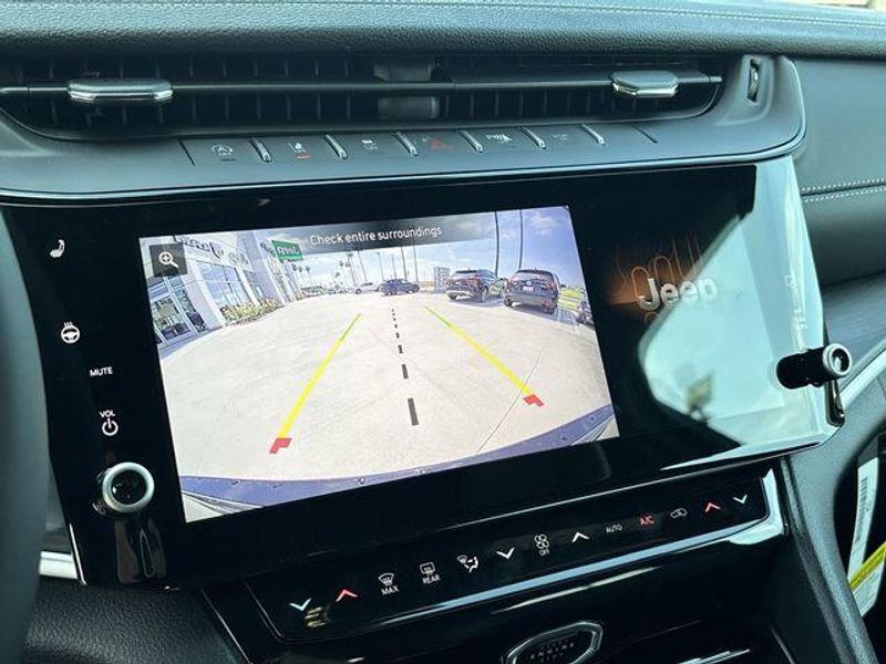 New 2026 Jeep Grand Cherokee Laredo Altitude 4x2Image 19